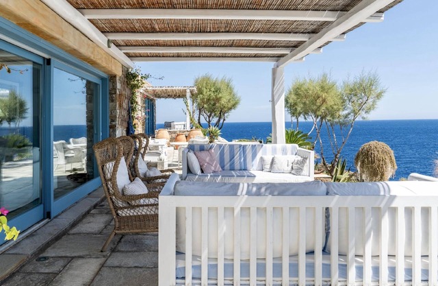 Villa Serifos overlooking the Aegean Sea