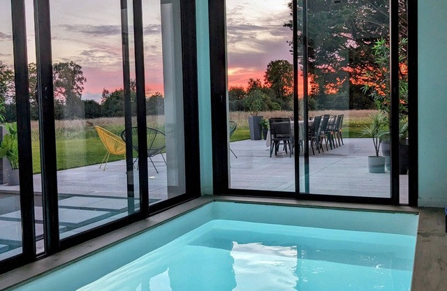 Villa Short Cravate