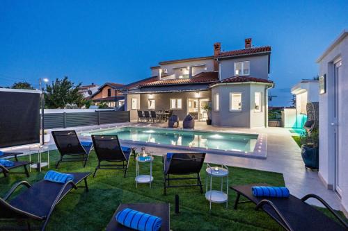 Villa Spa Otium for 8 people with 32 m2 heated pool, outdoor cinema, kids playground & spa area