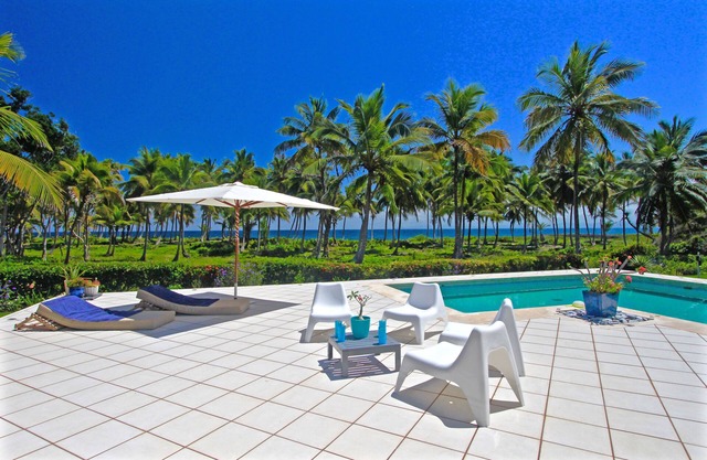 Villa Talanquera, ocean view, whale watching from the terrace, sleeps 11, pool