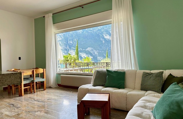 Villa 'The Queen Of Garda' with Lake View, Private Garden and Balcony