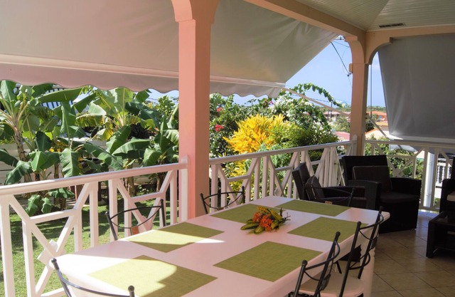 VILLA TI COLIBRI IDEAL FOR A CREOLE DEPAYMENT 300 meters from the sea