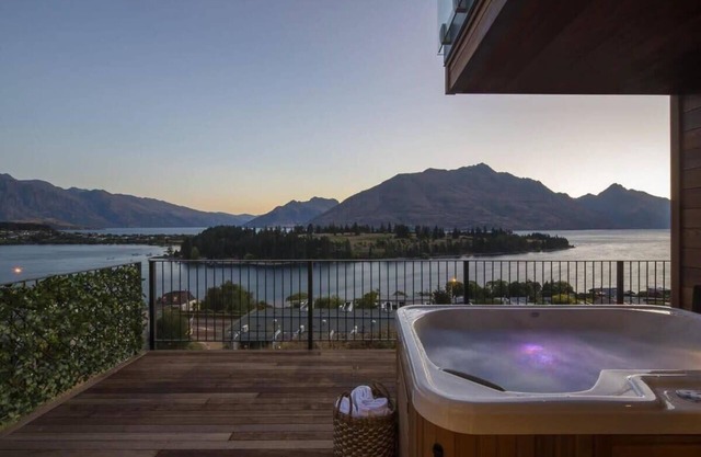 Villa Tihi |Lake Views, Hot Tub, Gas Fire, BBQ, AC