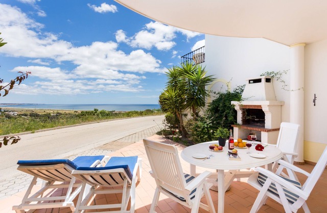 Villa/Townhouse overlooking Meia Praia beach in Lagos on a resort with two pools