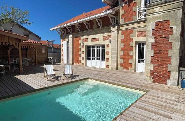 Villa Turquoise, 5-minute walk from the beach and market. Sleeps 14. Swimming pool