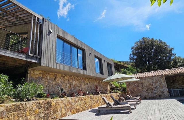 Villa U Casa Legnu & its sheepfold, high standing, panoramic mountain view