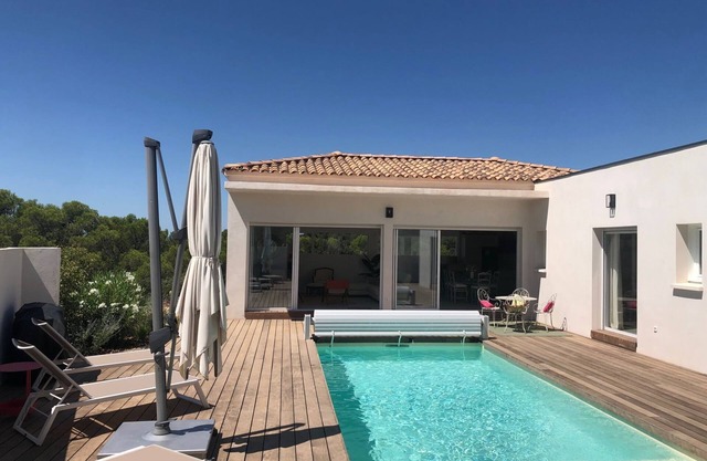 VILLA UCETIA, JUST OUTSIDE UZES