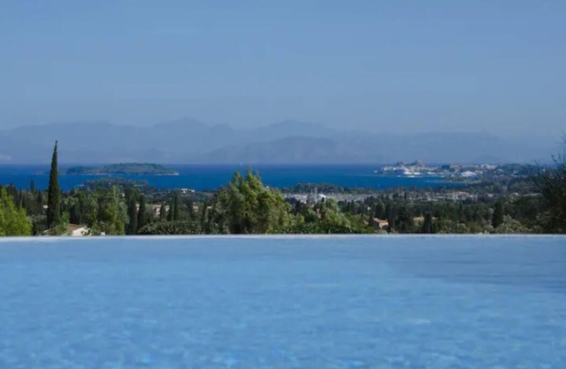 Villa Verde, Over the hill with spectacular sea views and private pool