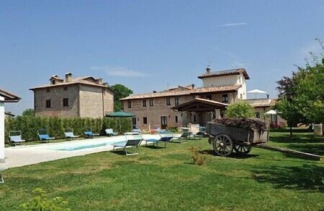 Villa Vezzosa B: A welcoming apartment that is part of an ancient country house, with Free WI-FI.