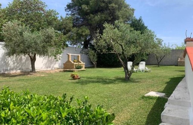 Villa 'Villino Perla' with Private Terrace, Wi-Fi and Air Conditioning