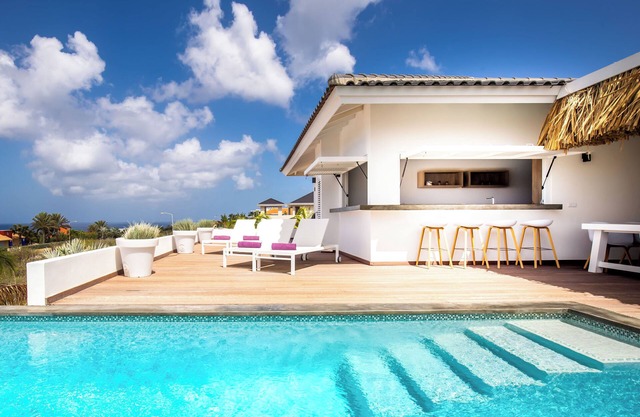 Villa w/Private Pool, Seaview and near the Beach & Restaurants - Coral Estate