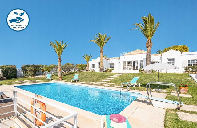 Villa with 2 heatable pools, sea view & BBQ