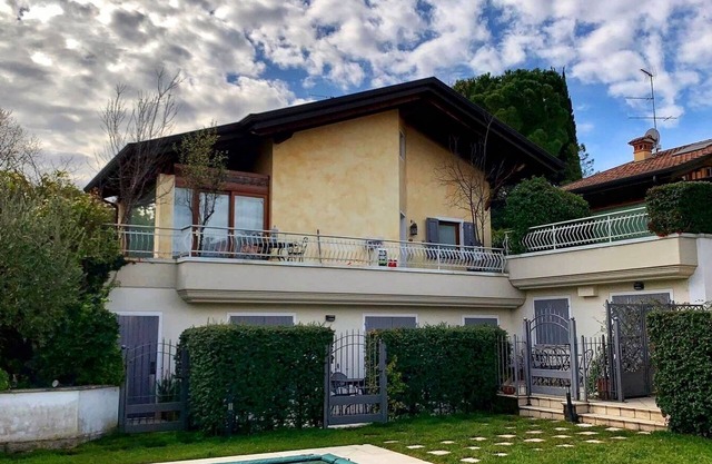 Villa with garden and pool for a relaxing holiday on Lake Garda