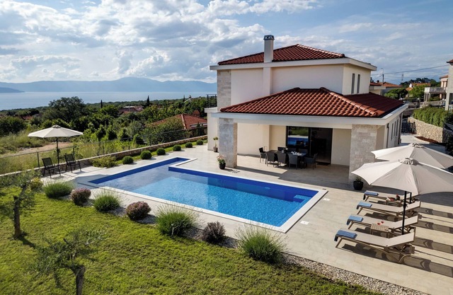 Villa with pool, sea view, beach - TRAVELER Resieburo Krk - ID 2406