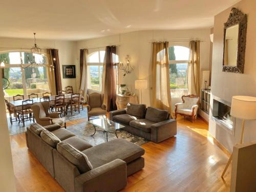 Villa With Pool In Châteauneuf-Du-Pape