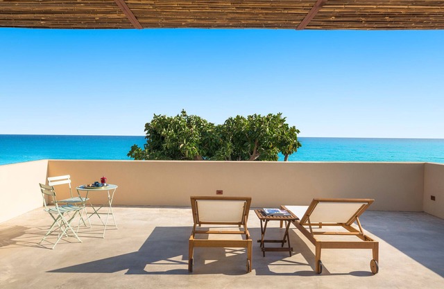 Villa with pool, on the sea in Marina di Modica