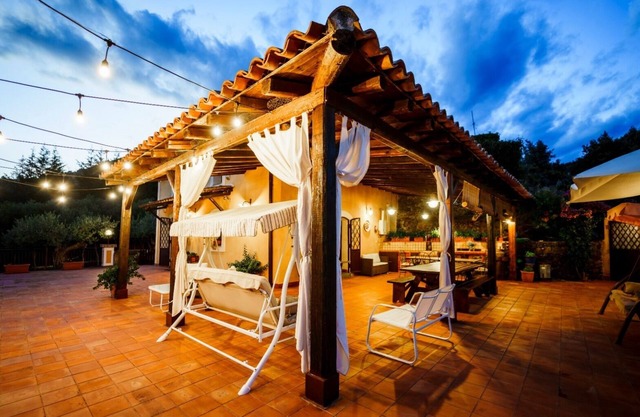 Villa with Pool and Forest, Smart Working and Relaxation