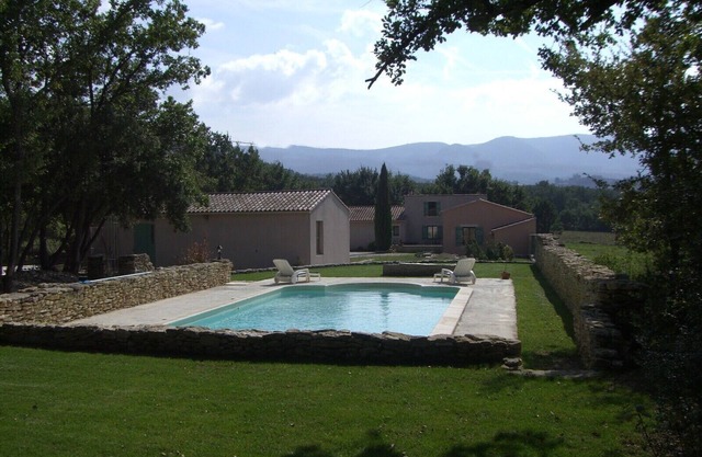 Villa With Pool And View On Luberon
