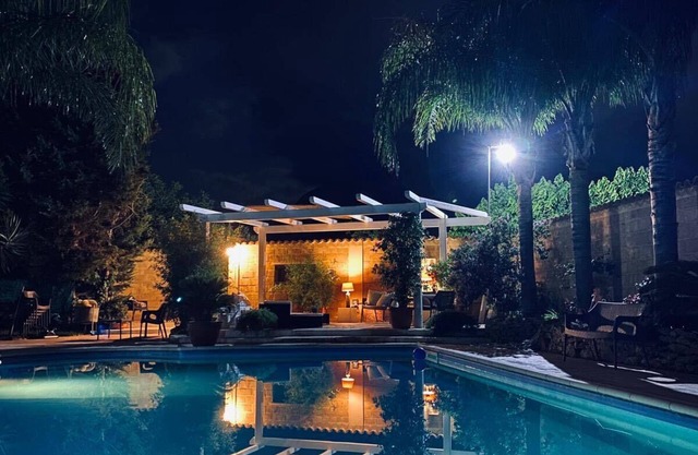 Villa with pool Flavia