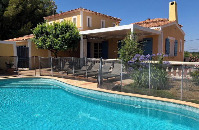 Villa with pool in Pinet