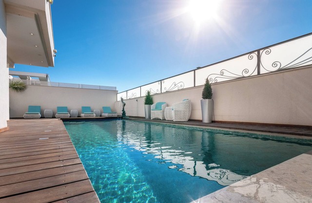 Villa with Pool - Next the Beach