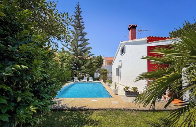 Villa with private pool & enchanting garden | beach & golf 5mins | Lisbon 20mins