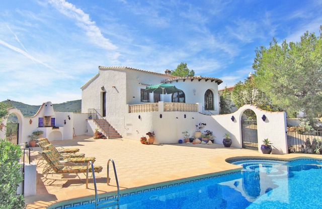 Villa with private pool and fantastic views of Montgo and Javea