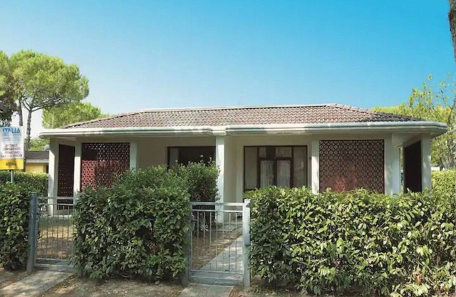 Villa with two bathrooms and three rooms near the sea