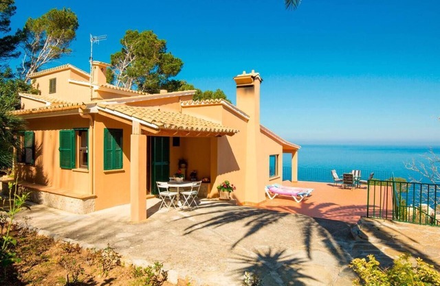 Villa with Wi-Fi and stunning sea views.