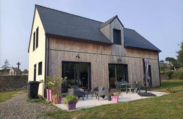 Village house 5 mn walk from shops and 10 mn from beaches.
