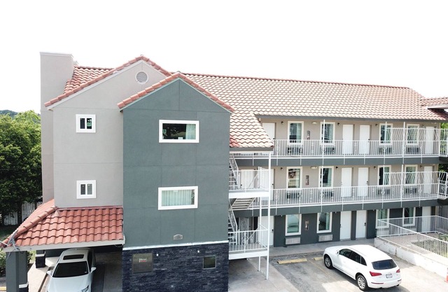 Village Motor Inn