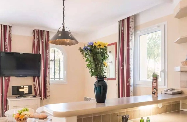 Village Pierre & Vacances Le Rouret *** - 4 Room House 8 People Standard