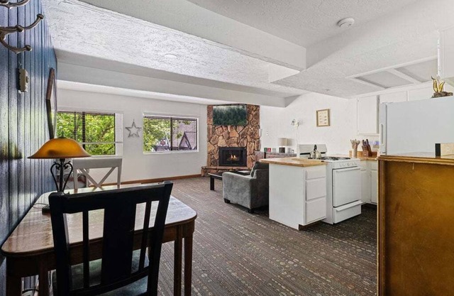 Village Suites Inn. Brown Bear, Perfect Location in the Village, fully equipped upstairs unit.