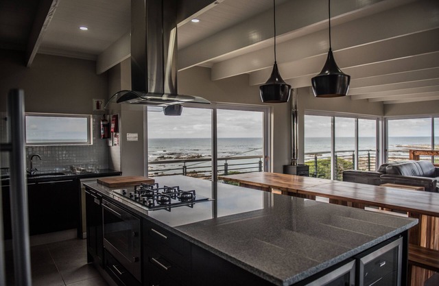 VillaVue: Superb sea views; Shark & Whale Watching