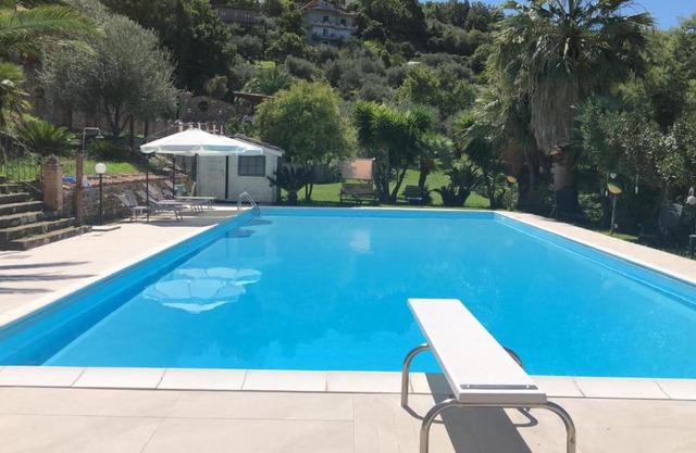 Villetta con piscina LAUREANA CILENTO FF