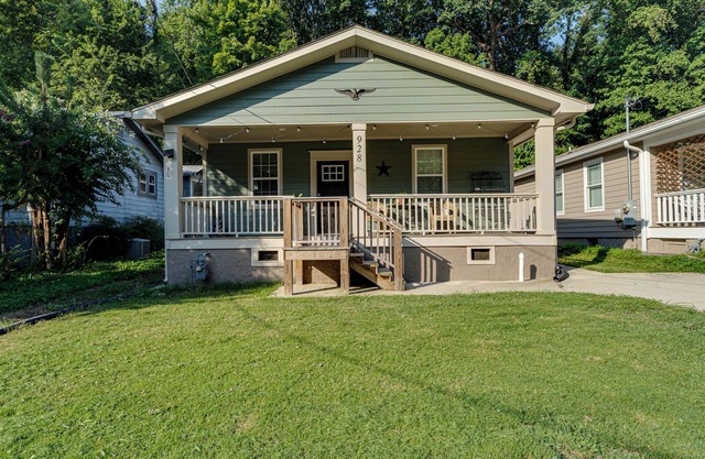 Vintage Charm, Modern Living, 5 minutes to downtown Chattanooga