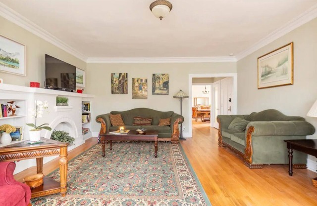 Vintage Chicago Gem: The Rockwell Retreatn