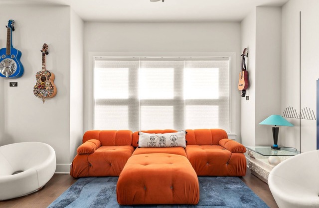 Vintage Retreat Near Airport and Downtown Nash!