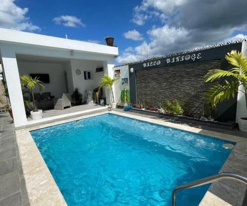 Vintage Villa confortable apartments Wifi private pool free parking