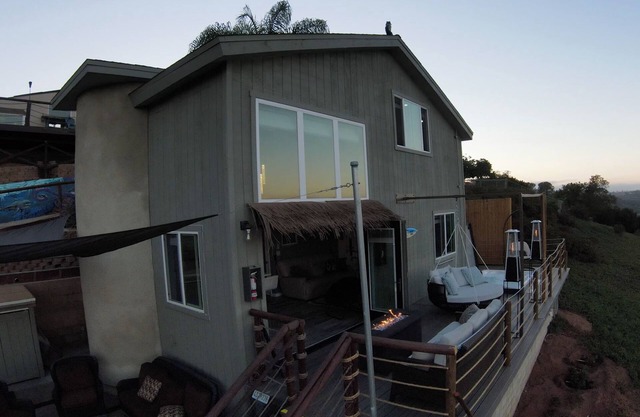 VIP Couples retreat, very romantic get away with a Private Deck and Jacuzzi