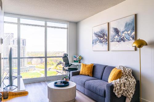 VIP Wing 2 Queen Beds - steps to TIFF Fest - Free Parking
