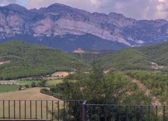 Vistas a la Montaña en un Pueblo con Encanto.