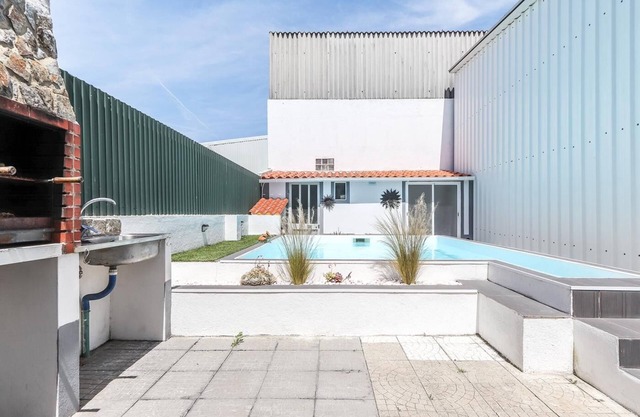 Vita Portucale | Charneca Caparica Pool