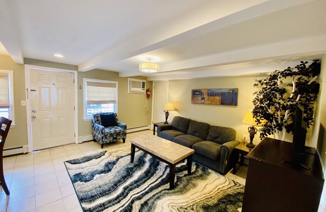 VRBO PREMIER HOST LISTING - 2 BR BEACH SUITE - TWO POOLS. Full Kit & Liv Rm