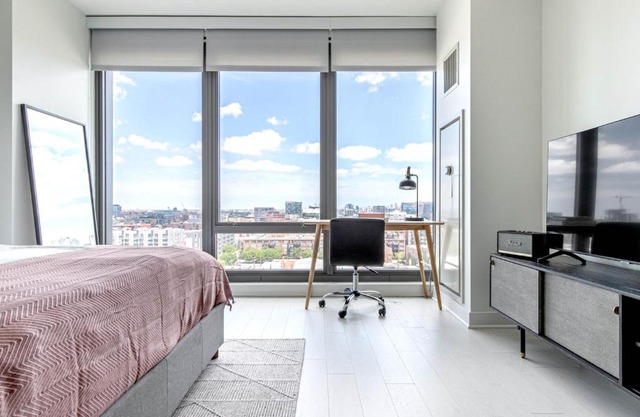 W Loop Studio w Gym Pool Coworking nr UIC CHI-397