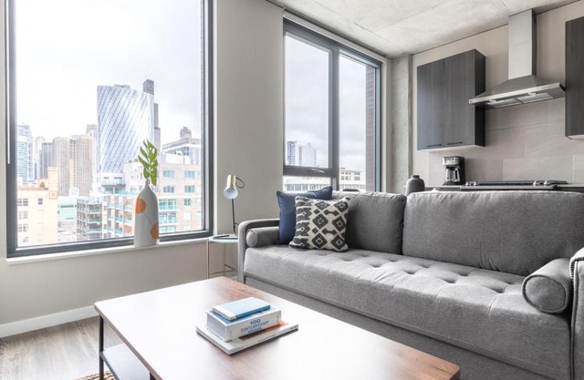 W Loop Studio w Pool Gym nr Restaurant Row CHI-264