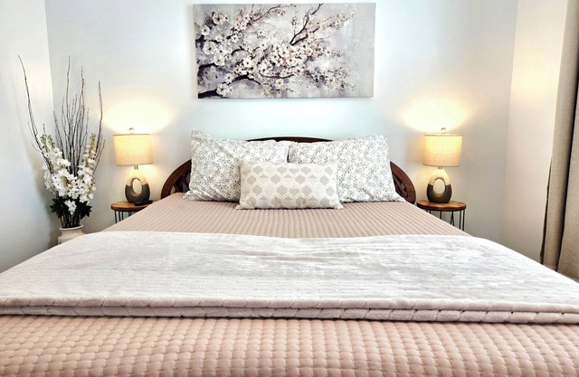 Wabi Sabi - King Bed/2Bed/2ba, Ground level