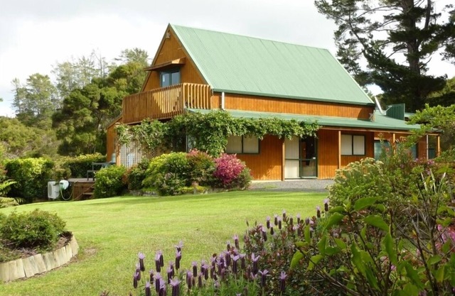 Waikare Cove ocean access 4 bedroom rural property