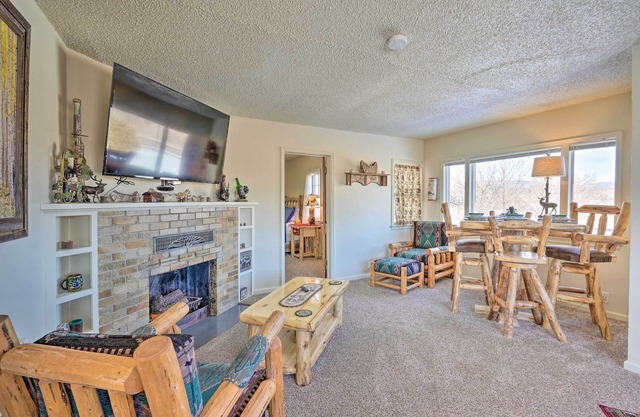 Walk to Arkansas Riverwalk Trail: Cañon City Home
