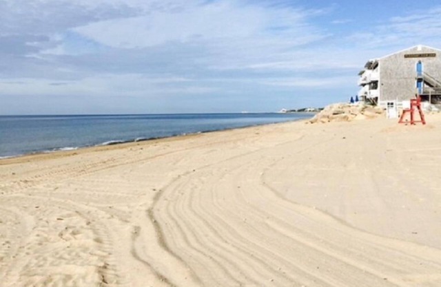 WALK TO BEACH! Misquamicut cottage Weekly rentals